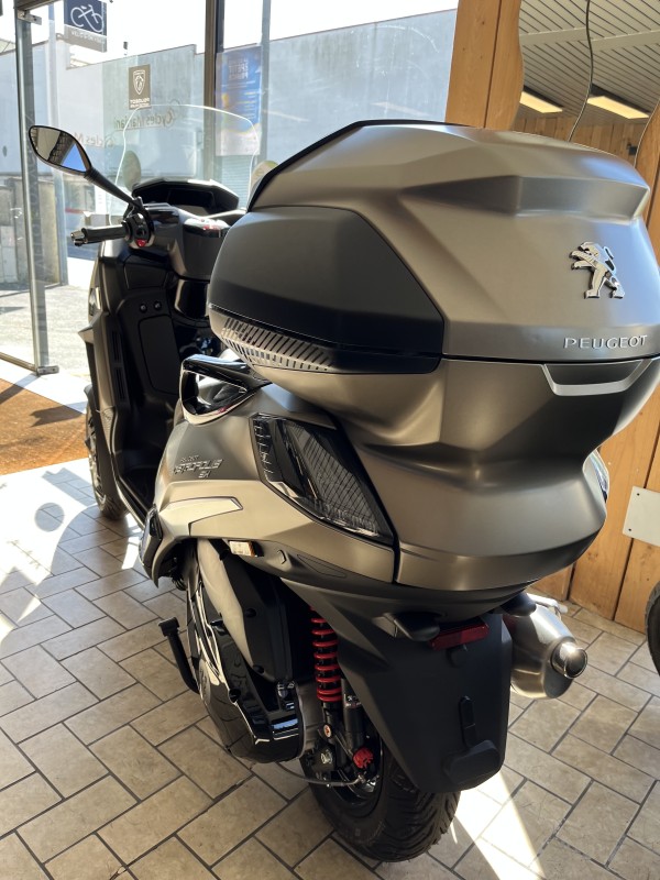 scooter 400cc Peugeot Metropolis à Pessac proche bordeaux