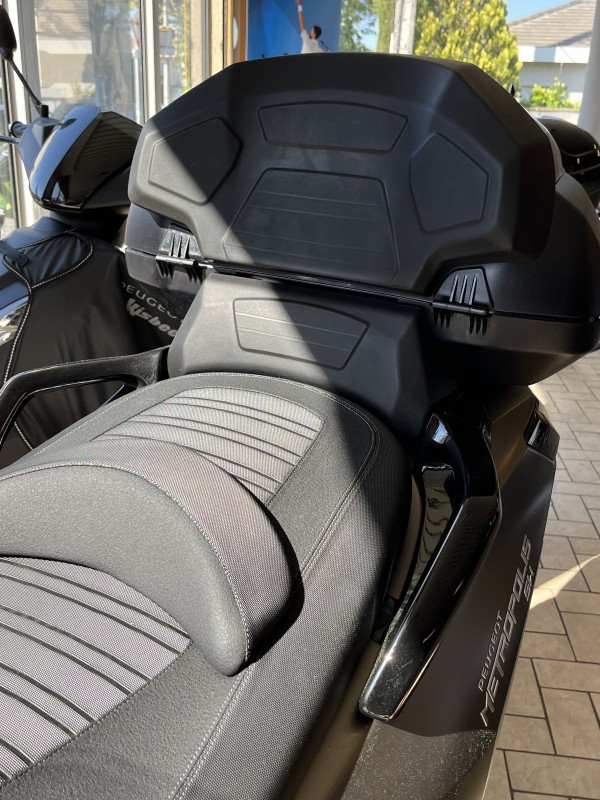 scooter 400cc Peugeot Metropolis à Pessac proche bordeaux